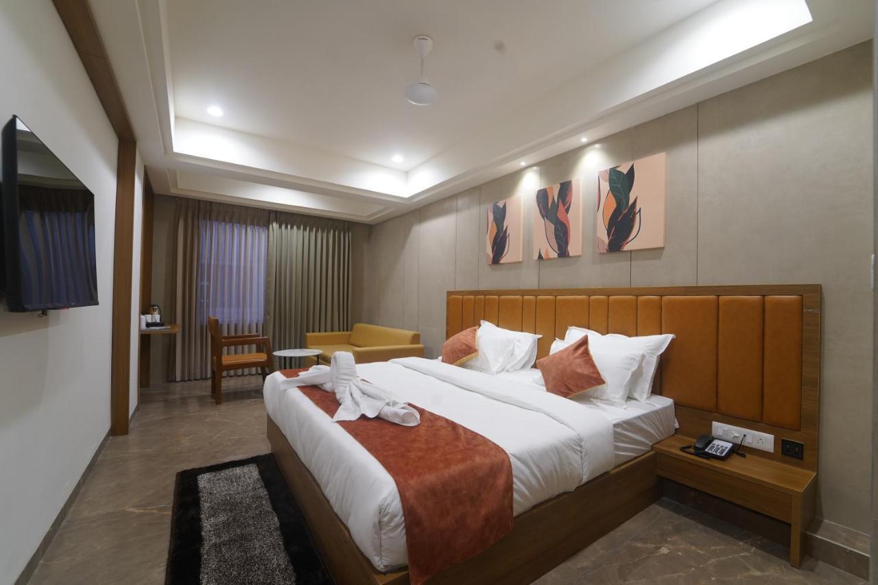 Hotel Stature Inn Kevadia Eksteriør bilde