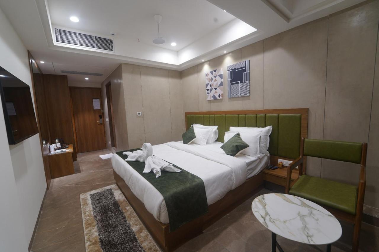 Hotel Stature Inn Kevadia Eksteriør bilde