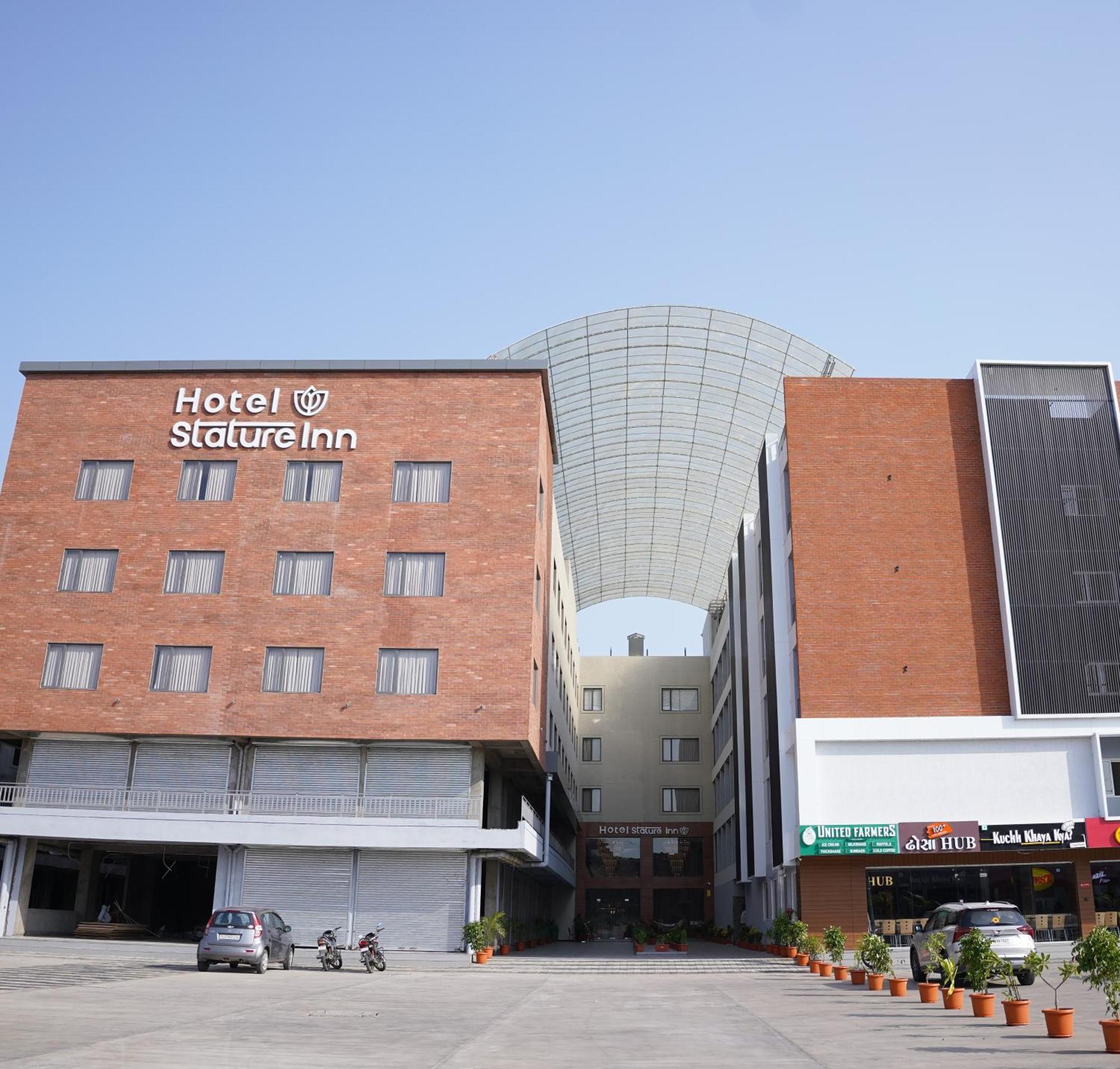 Hotel Stature Inn Kevadia Eksteriør bilde