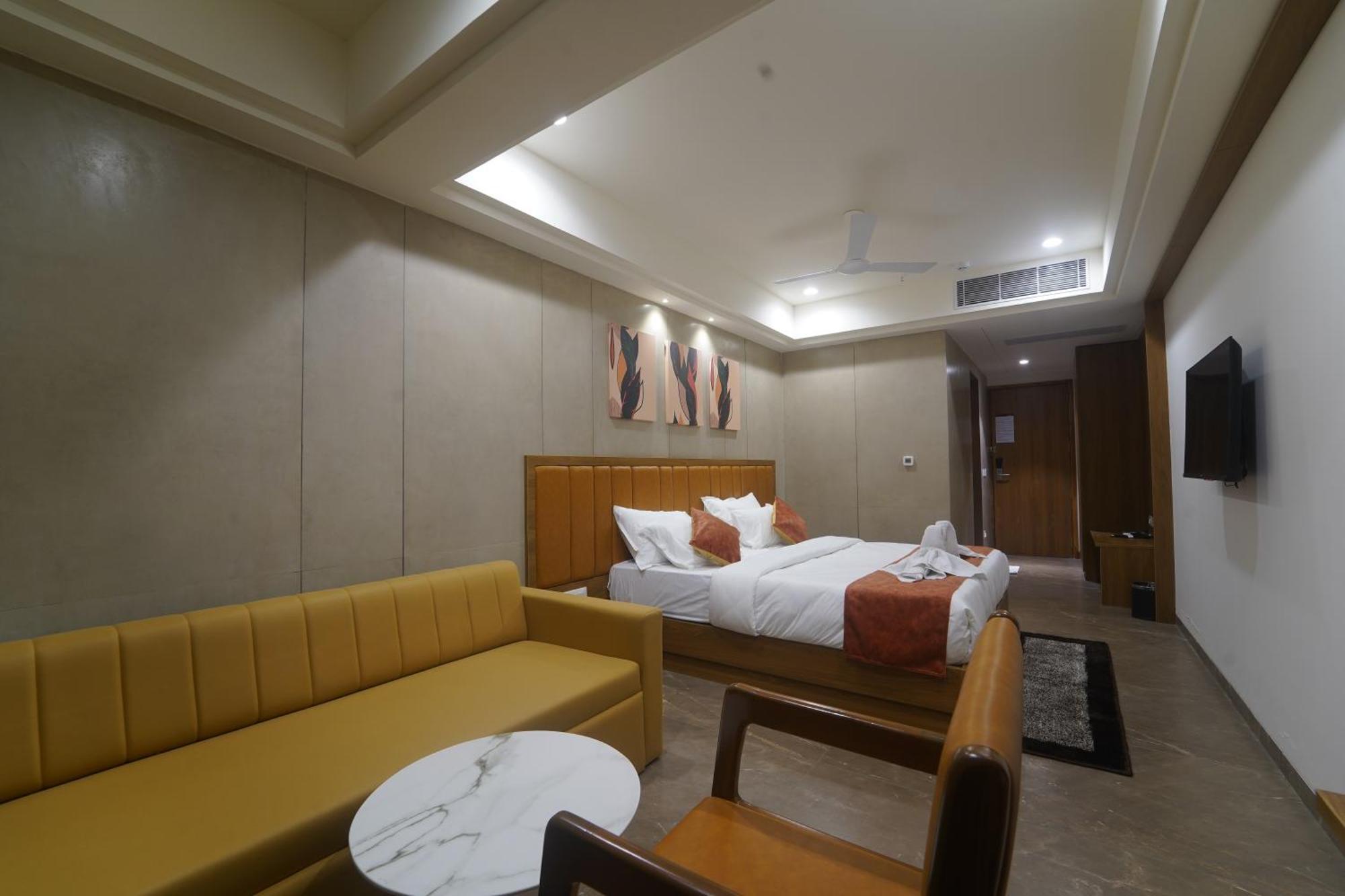 Hotel Stature Inn Kevadia Eksteriør bilde